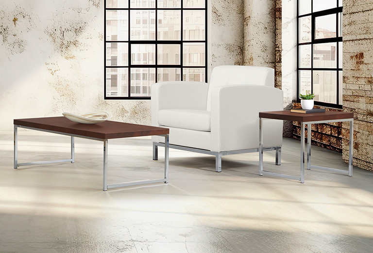 Mesa de centro wallstreet con marco cromado Cubierta en color espresso en melamina medidas de 44” x 22” x 15” 