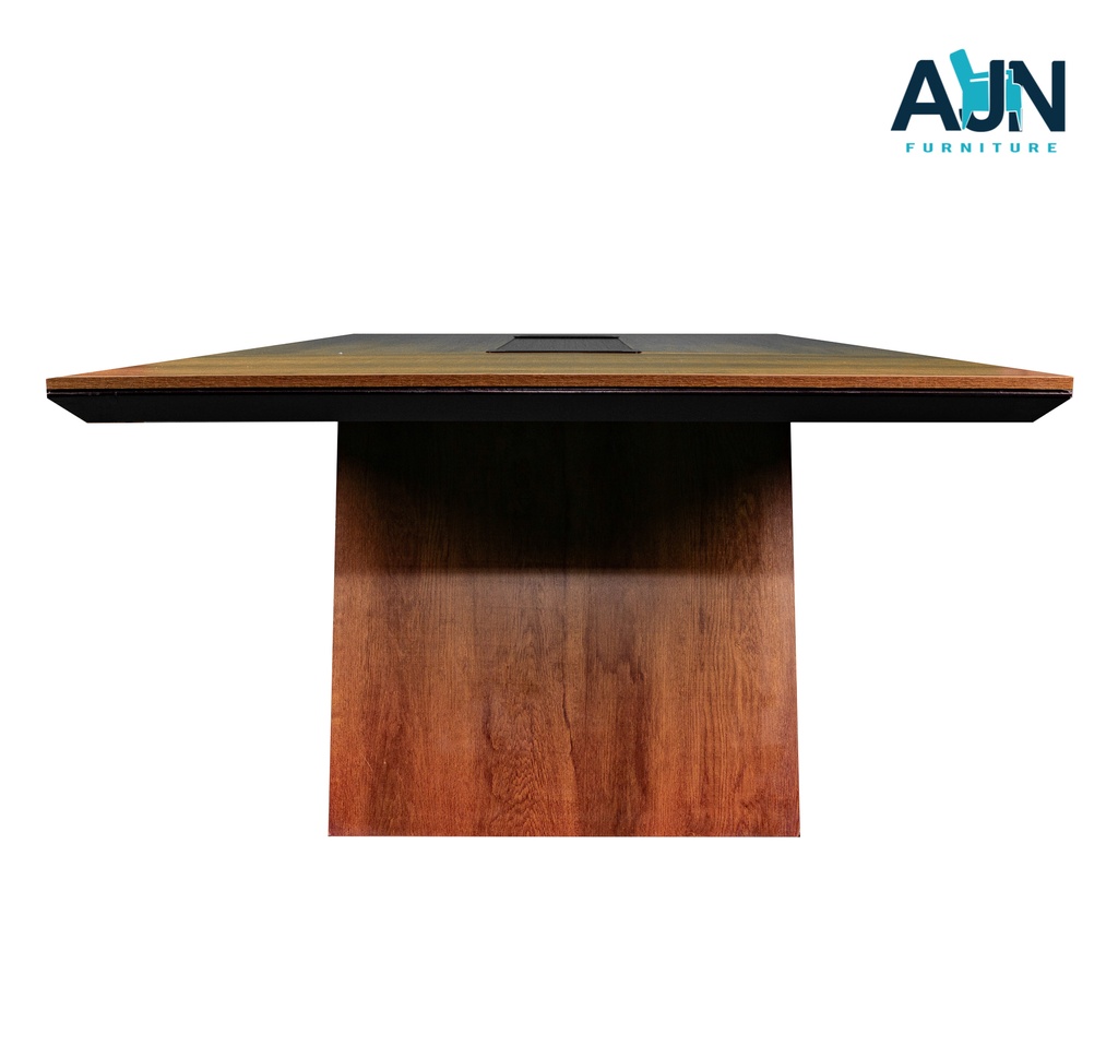 Mesa de juntas en color roble medidas de 125” x 55” x 29.5” incluye dos paneles de conectividad .