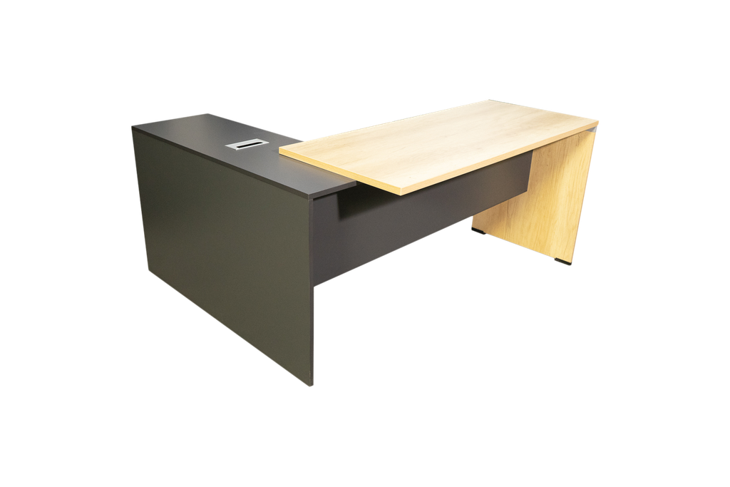 Escritorio en L color maple con gris con faldón y pasacables AJN Furniture™                                                         Medidas: 160cm ancho x 60cm fondo x 75cm alto Retorno: 137cm