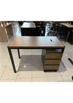 [OZ118CR] [OZ118CR]Escritorio Slimline color Cafe roble con negro pedestal fijo y medidas: 48.42" Largo X 23.62" Profundiad X 29.52" Altura linea AJN